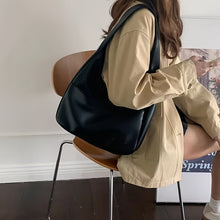 Load image into Gallery viewer, Thepremiumleather Retro soft bag