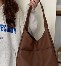 Load image into Gallery viewer, Thepremiumleather Retro soft bag